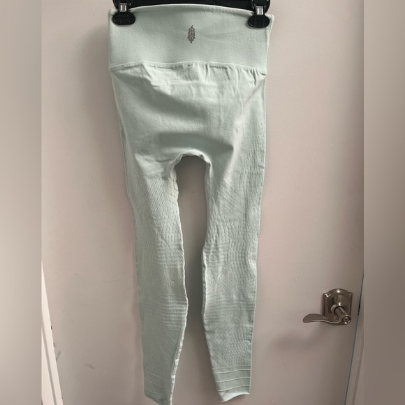 FP Movement Ecology Self-Hemming Leggings - size L - Picture 4 of 6